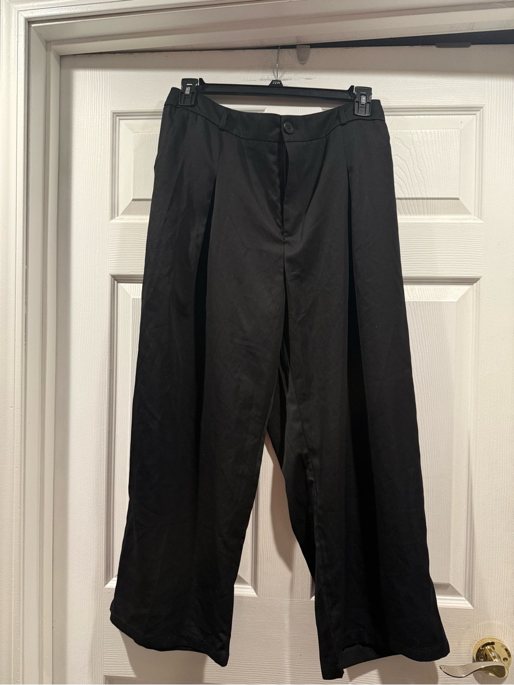 SHEIN Black Wide-Leg Pleated Trousers. Size 1XL